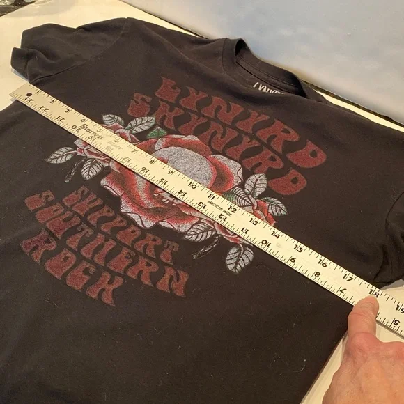 Lynyrd Skynyrd Black T-shirt with Skull - Picture 4 of 4